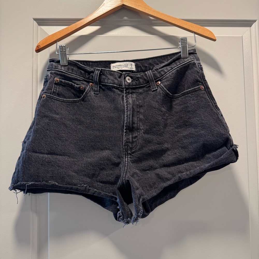 A&F High Rise 90s Cutoff Short